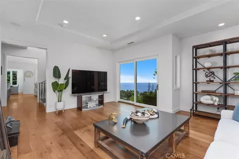 Living - 802 Summit, Laguna Beach, CA 92651 photo 3 of 4