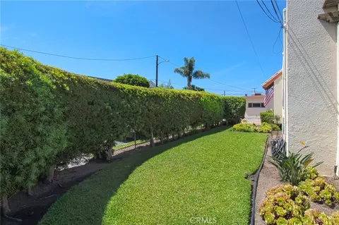 Exterior - 2209 Elden Ave, Costa Mesa, CA 92627 photo 5 of 14