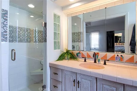 Bath - 2209 Elden Ave, Costa Mesa, CA 92627 photo 3 of 5