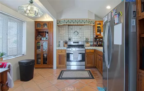 Kitchen - 2209 Elden Ave, Costa Mesa, CA 92627 photo 4 of 9