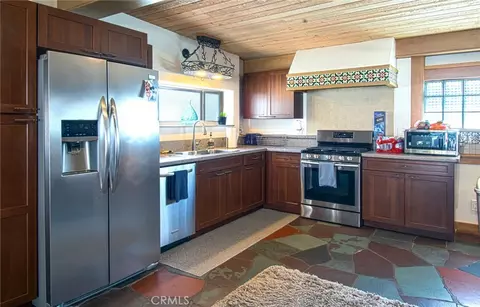 Kitchen - 2209 Elden Ave, Costa Mesa, CA 92627 photo 7 of 9