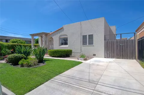Exterior - 2209 Elden Ave, Costa Mesa, CA 92627 photo 2 of 14
