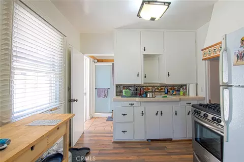 Kitchen - 2209 Elden Ave, Costa Mesa, CA 92627 photo 8 of 9