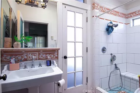 Bath - 2209 Elden Ave, Costa Mesa, CA 92627 photo 1 of 5