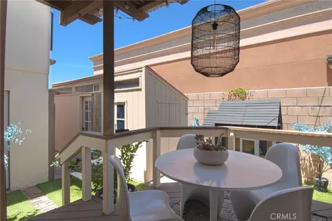 Exterior - 2209 Elden Ave, Costa Mesa, CA 92627 photo 8 of 14