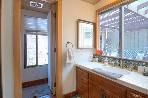 Bath - 2209 Elden Ave, Costa Mesa, CA 92627 photo 4 of 5