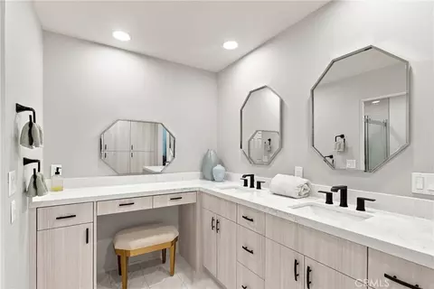Bath - 43337 Lacovia Dr, Bermuda Dunes, CA 92203 photo 4 of 6
