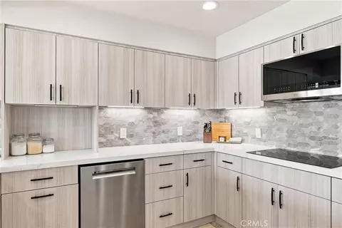 Kitchen - 43337 Lacovia Dr, Bermuda Dunes, CA 92203 photo 2 of 5