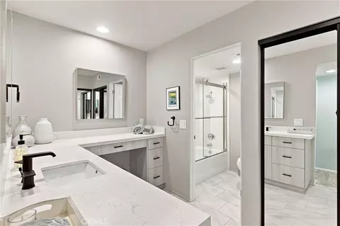 Bath - 43337 Lacovia Dr, Bermuda Dunes, CA 92203 photo 3 of 6