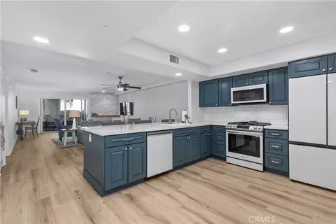 200 Pacific Coast Hwy #M50, Huntington Beach, CA 92648