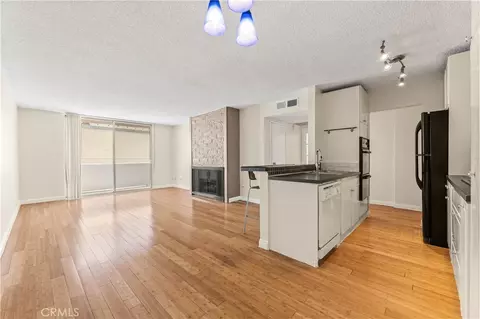 421 S La Fayette Park #406, Los Angeles, CA 90057