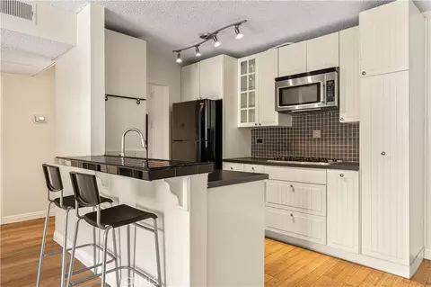 421 S La Fayette Park #406, Los Angeles, CA 90057