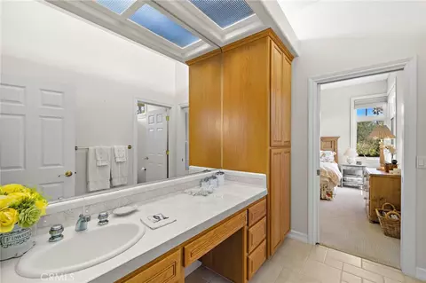 Bath - 647 Tumble Creek Ln, Fallbrook, CA 92028 photo 4 of 7