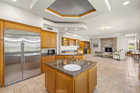 Kitchen - 647 Tumble Creek Ln, Fallbrook, CA 92028 photo 3 of 4