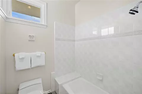 Bath - 647 Tumble Creek Ln, Fallbrook, CA 92028 photo 7 of 7
