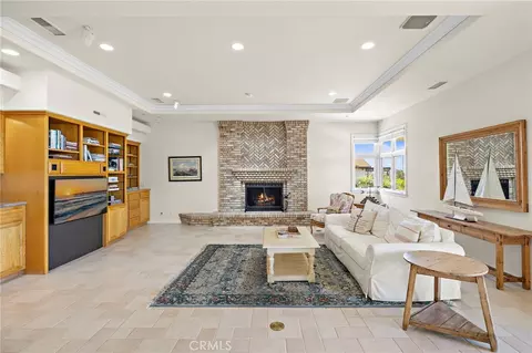 Living - 647 Tumble Creek Ln, Fallbrook, CA 92028 photo 5 of 7