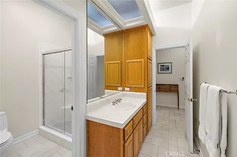 Bath - 647 Tumble Creek Ln, Fallbrook, CA 92028 photo 6 of 7