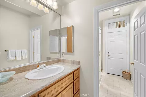 Bath - 647 Tumble Creek Ln, Fallbrook, CA 92028 photo 2 of 7