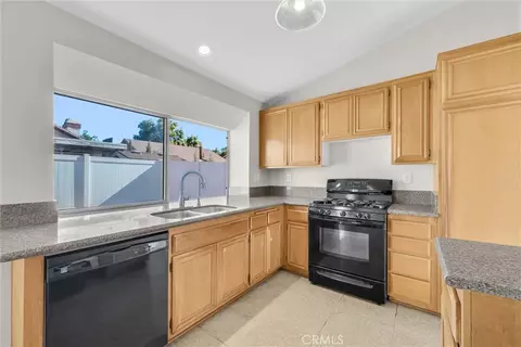 Kitchen - 200 Worth, Perris, CA 92571 photo 2 of 2
