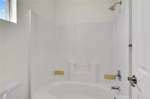 Bath - 402 Bay Berry Pl, Encinitas, CA 92024 photo 2 of 3