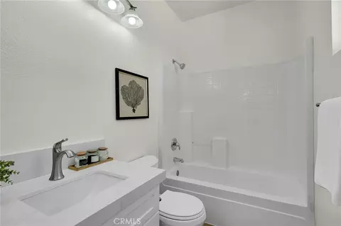 Bath - 402 Bay Berry Pl, Encinitas, CA 92024 photo 3 of 3