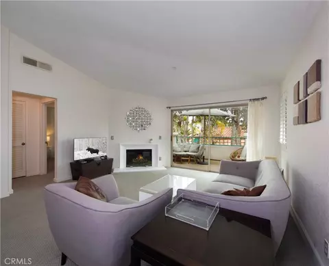 14 Villa Pt, Newport Beach, CA 92660