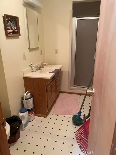 Bath - 24327 Montreaux, Crestline, CA 92325 photo 1 of 3
