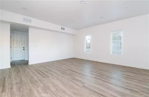 Living - 5526 E Los Angeles Ave #3, Simi Valley, CA 93063 photo 1 of 5