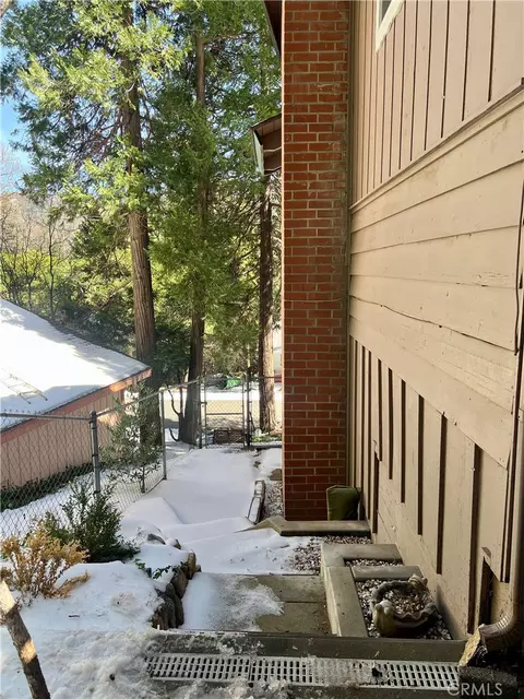 Exterior - 855 Bergschrund Dr, Crestline, CA 92325 photo 8 of 14