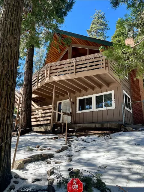 855 Bergschrund Dr, Crestline, CA 92325