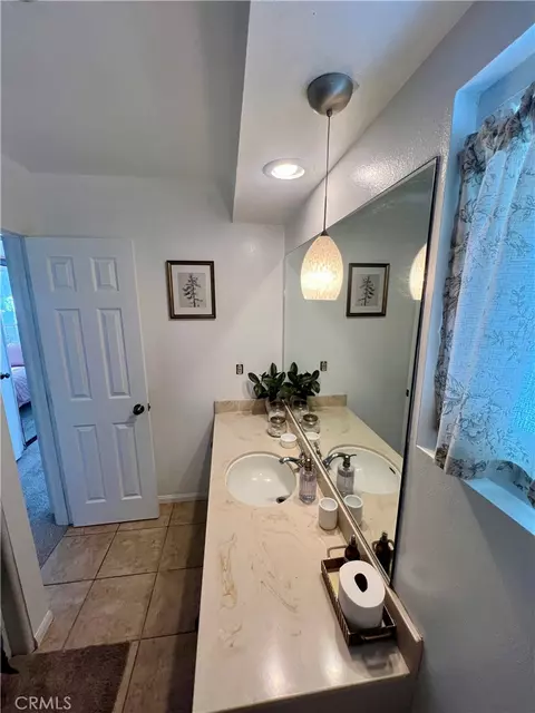 Bath - 855 Bergschrund Dr, Crestline, CA 92325 photo 6 of 7