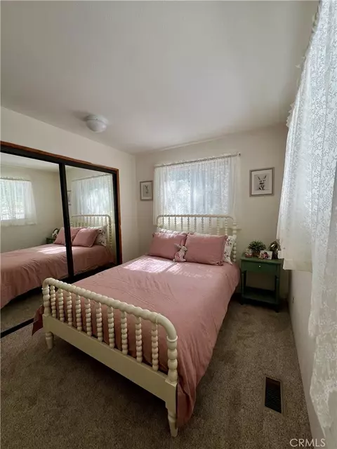 Bedroom - 855 Bergschrund Dr, Crestline, CA 92325 photo 5 of 11