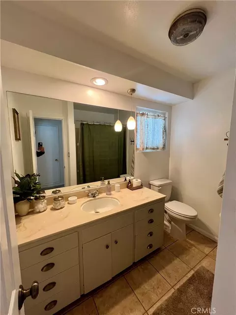 Bath - 855 Bergschrund Dr, Crestline, CA 92325 photo 5 of 7