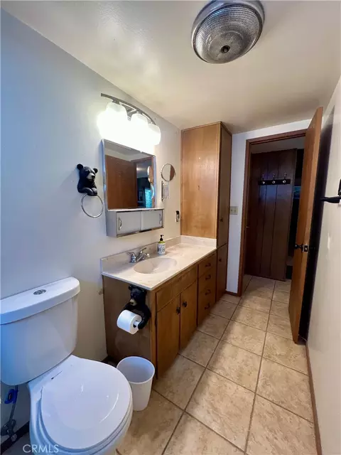 Bath - 855 Bergschrund Dr, Crestline, CA 92325 photo 4 of 7