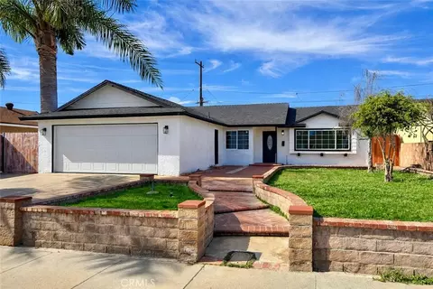 627 Center Ln, Santa Paula, CA 93060