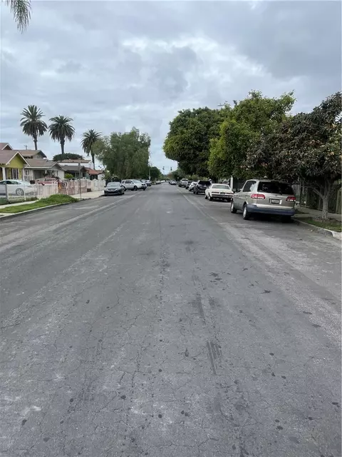 1725 W 38th St, Los Angeles, CA 90062