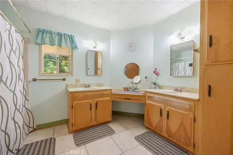 Bath - 1276 Oasis, Escondido, CA 92026 photo 2 of 3