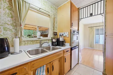 Kitchen - 1276 Oasis, Escondido, CA 92026 photo 3 of 4