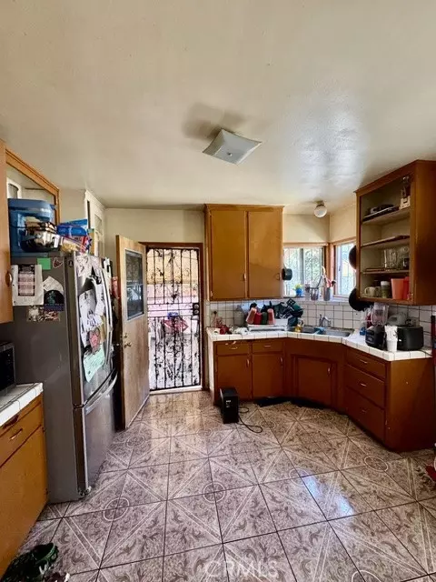 Kitchen - 904 E Stockton, Compton, CA 90221 photo 1 of 3