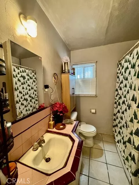 Bath - 904 E Stockton, Compton, CA 90221 photo 2 of 2