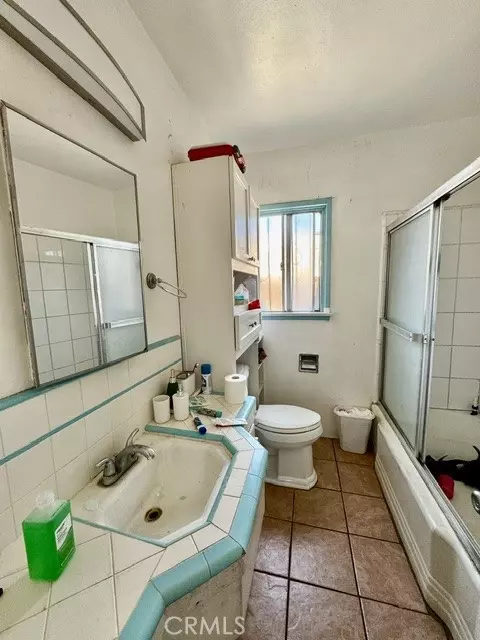Bath - 904 E Stockton, Compton, CA 90221 photo 1 of 2