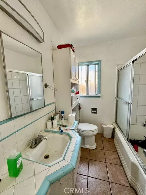 Bath - 904 E Stockton, Compton, CA 90221 photo 1 of 2