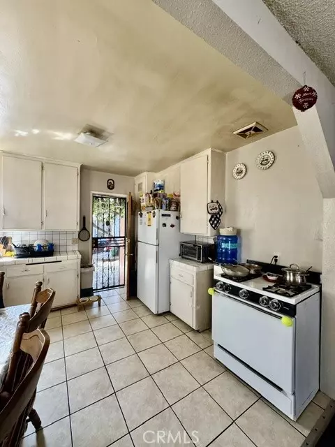 Kitchen - 904 E Stockton, Compton, CA 90221 photo 3 of 3