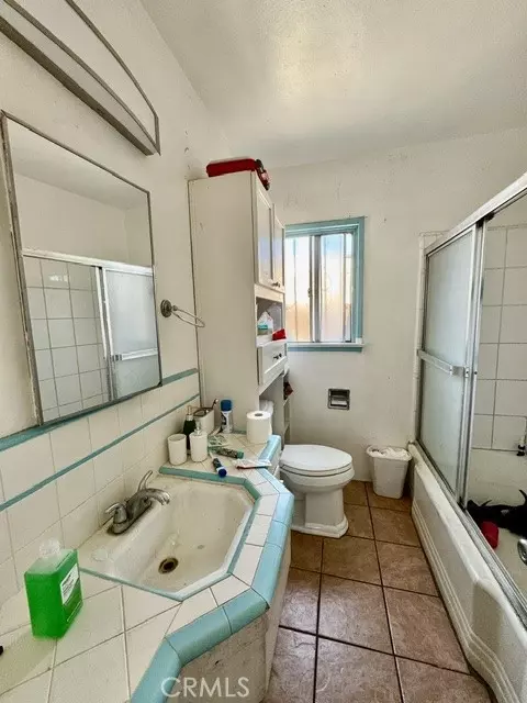 Bath - 904 E Stockton, Compton, CA 90221 photo 1 of 2