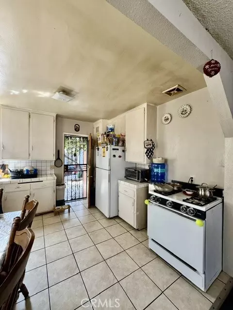 Kitchen - 904 E Stockton, Compton, CA 90221 photo 3 of 3