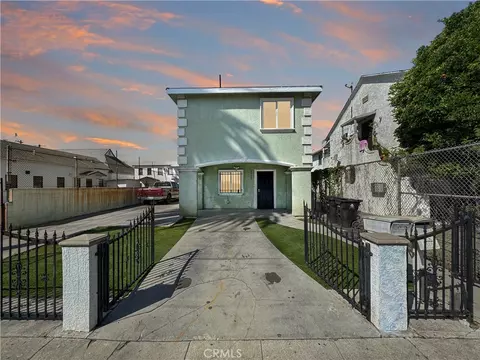 6927 Estrella Ave, Los Angeles, CA 90044