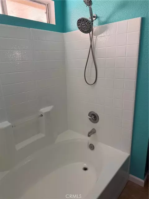 Bath - 43527 Grange, Lancaster, CA 93535 photo 3 of 3