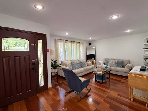 555 Hickory Ln, Pasadena, CA 91103