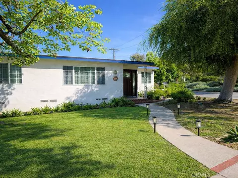555 Hickory Ln, Pasadena, CA 91103
