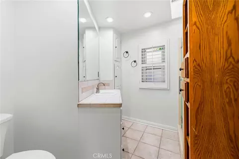 Bath - 6489 Alta Gracia, Tujunga, CA 91042 photo 4 of 5